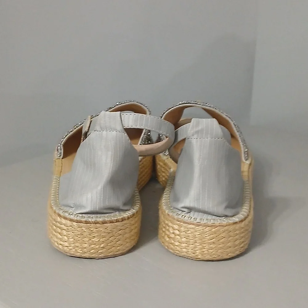 Embellished Floral Sandals ,size 41, fits size 10, made In Colombia, pre-owned - Picture 5 of 7